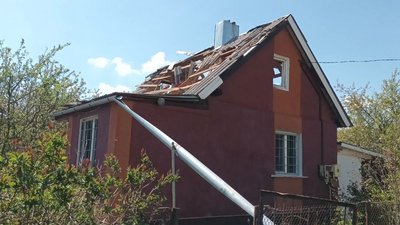 Падіння ракетних уламків на дачах біля Тернополя Падіння ракетних уламків на дачах біля Тернополя