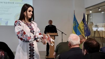 У Коломиї на Івано-Франківщині провели благодійний аукціон для підтримки Збройних сил України