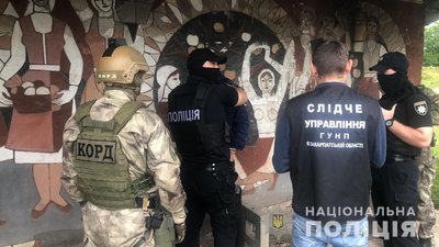 Вимагали гроші у підприємців: на Тячівщині поліція затримала двох людей