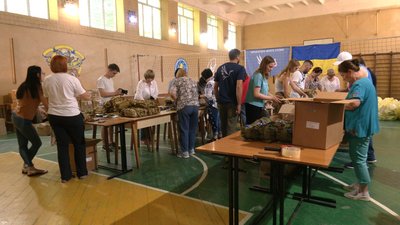 Волонтерський центр, де комплектують аптечки за стандартами НАТО Волонтерський центр, де комплектують аптечки за стандартами НАТО
