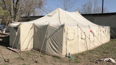На Херсонщині біля лікарень встановили тимчасові пункти медичного сортування хворих на COVID-19