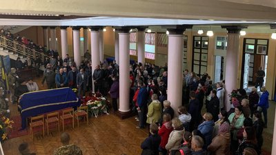 На Житомирщині прощаються із загиблими в авіакатастрофі на Харківщині курсантами (ОНОВЛЮЄТЬСЯ) На Житомирщині прощаються із загиблими в авіакатастрофі на Харківщині курсантами (ОНОВЛЮЄТЬСЯ)
