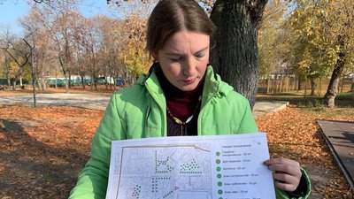 Горобина, черемха, клени. У Дніпрі на акції «Озеленення планети» волонтери висаджують дерева та кущі Горобина, черемха, клени. У Дніпрі на акції «Озеленення планети» волонтери висаджують дерева та кущі