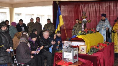 В Новоукраїнській громаді попрощалися з загиблим захисником Сергієм Притуленком