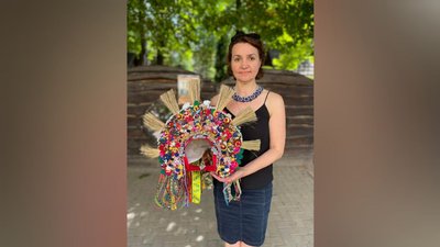 Щоб допомогти ЗСУ. У Коломиї відправлять сувенірну продукцію на благодійний ярмарок до Норвегії