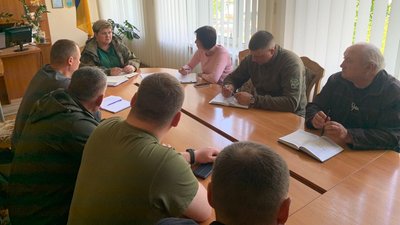 Рахують пеньки і завдані збитки: комісія обстежує нічийний ліс на Рівненщині Рахують пеньки і завдані збитки: комісія обстежує нічийний ліс на Рівненщині
