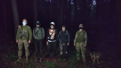 Трьох іноземців затримали закарпатські прикордонники поблизу кордону зі Словаччиною