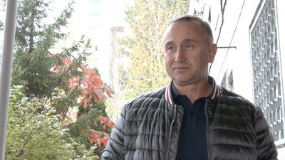 У Черкасах в багатоповерхівці люди провели мітинг проти холодних батарей У Черкасах в багатоповерхівці люди провели мітинг проти холодних батарей