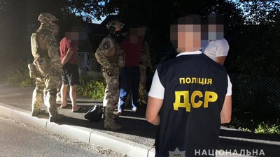 Виготовляли та збували: на Волині поліцейські накрили нарколабраторію Виготовляли та збували: на Волині поліцейські накрили нарколабраторію