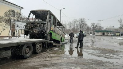 У Харкові на зупинці згорів автобус: люди не травмувались У Харкові на зупинці згорів автобус: люди не травмувались