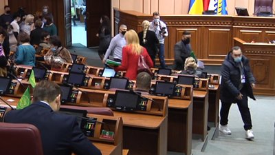 Відтепер депутати Криворізької міськради можуть працювати у закритому режимі Відтепер депутати Криворізької міськради можуть працювати у закритому режимі