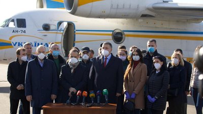 20 українських медиків вилетіли в Італію – МВС