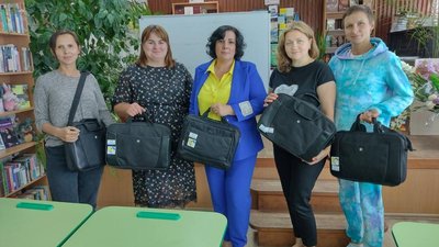20 шкіл із деокупованих громад Київської області отримали 100 ноутбуків 20 шкіл із деокупованих громад Київської області отримали 100 ноутбуків