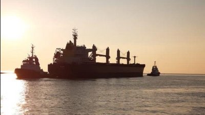 З портів Одещини "зерновим коридором" вирушив перший караван суден