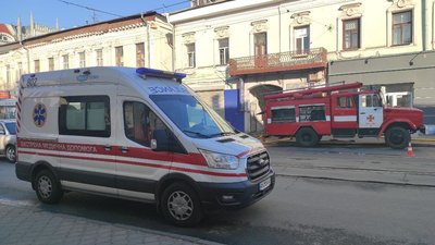 У Харкові на Полтавському Шляху пожежа у двоповерховому будинку