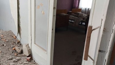 "Це нелюди, які здатні з дітьми отаке витворяти". Працівники інтернату у Білопіллі розповіли про обстріл закладу "Це нелюди, які здатні з дітьми отаке витворяти". Працівники інтернату у Білопіллі розповіли про обстріл закладу