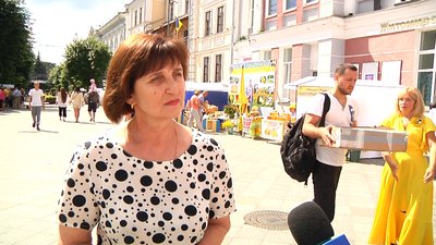 У Житомирі пасічники провели фестиваль меду "Бджологради Житомирщини" У Житомирі пасічники провели фестиваль меду "Бджологради Житомирщини"