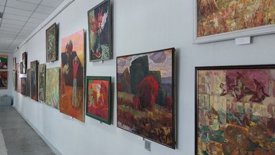 Виставку до Дня художника відкрили у Сумах
