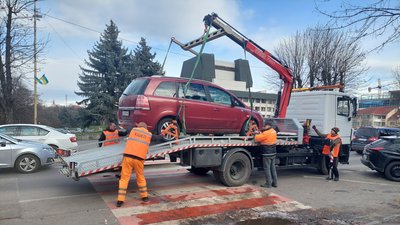 В Ужгороді розпочав свою роботу перший евакуатор В Ужгороді розпочав свою роботу перший евакуатор