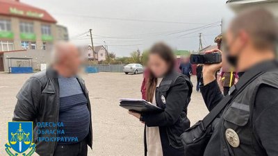 Сім тисяч доларів за нанесення тяжких тілесних. На Одещині судитимуть голову селищної ради