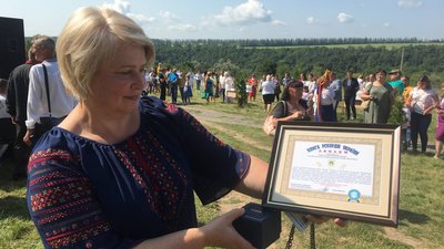 На межі Тернопільщини і Хмельниччини розгорнули найдовший прапор України На межі Тернопільщини і Хмельниччини розгорнули найдовший прапор України