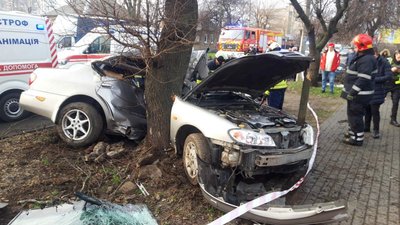 У Черкасах внаслідок ДТП загинув пасажир, двоє людей в лікарні