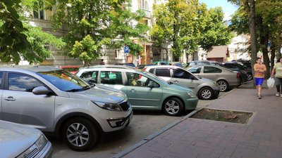 Місця, де в майбутньому будуть облаштовані паркувальні майданчики Місця, де в майбутньому будуть облаштовані паркувальні майданчики