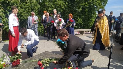 160 років перепоховання Тараса Шевченка: у Каневі пройшлися "Останнім шляхом Кобзаря" 160 років перепоховання Тараса Шевченка: у Каневі пройшлися "Останнім шляхом Кобзаря"