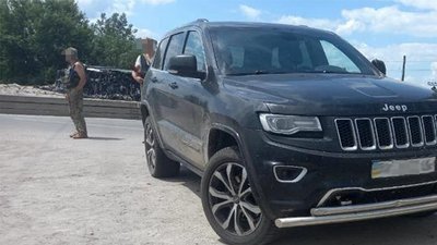 На Житомирщині поліція зупинила на блокпосту джип з м'ясом незаконно впольованої тварини, зброєю та набоями