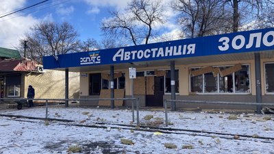 У Золочеві усувають наслідки ракетних ударів С-300, 6 лютого 2024 року 5 У Золочеві усувають наслідки ракетних ударів С-300, 6 лютого 2024 року 5