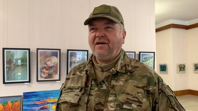 Військовий, родом з Тернопільщини, продає свої картини, щоб допомогти ЗСУ