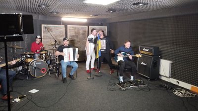 Сумські музиканти влаштували онлайн-концерт Сумські музиканти влаштували онлайн-концерт