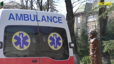 Медиків Ужгорода довозитимуть до роботи спецтранспортом