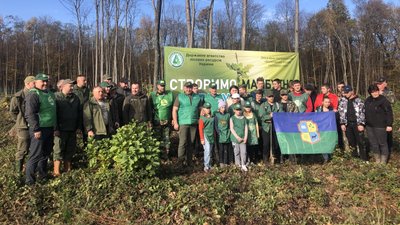 "Створюємо ліси разом". У Болехівському лісництві на Франківщині висадили понад 2 тисячі саджанців дуба та дугласії "Створюємо ліси разом". У Болехівському лісництві на Франківщині висадили понад 2 тисячі саджанців дуба та дугласії