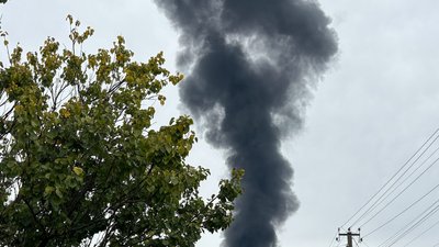 Підприємство та об'єкт цивільної інфраструктури: росіяни обстріляли два міста
