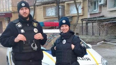 Патрульні допомогли тернополянину, який три дні лежав завалений речами у квартирі