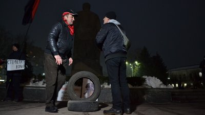 У Житомирі під час акції на підтримку Стерненка сталися сутички У Житомирі під час акції на підтримку Стерненка сталися сутички