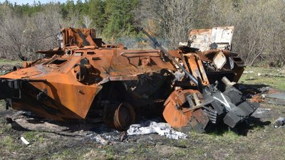 "Свинособаки знову не туди звернули". Бійці "десятки" оприлюднили фото знищеної техніки РФ