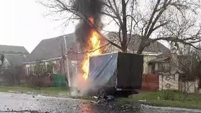 Автомобіль "Газель", у який влучили росіяни біля Руської Лозової, 9 квітня