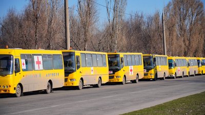 У Василівці окупанти затримали колону автобусів для евакуації з Бердянська, Токмака та Енергодара