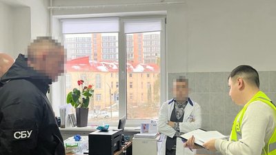 У Чернівцях посадовці трьох медзакладів та ВЛК допомагали чоловікам уникнути мобілізації — СБУ