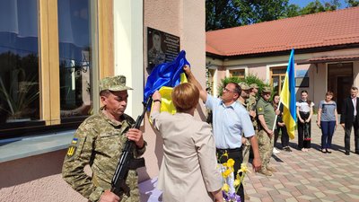 На Полтавщині відкрили дошку на честь загиблого Максима Зінченка На Полтавщині відкрили дошку на честь загиблого Максима Зінченка