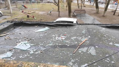 Скотився зі сходів: чому в будинку у Луцьку, де випав чоловік, немає решіток