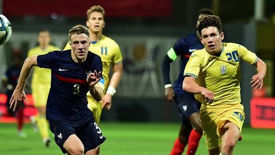 Вінгер Максим Хлань у складі молодіжної збірної України (U21) з футболу.