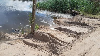Жителі Великої Северинки самотужки облаштовують пляж на місцевому ставку Жителі Великої Северинки самотужки облаштовують пляж на місцевому ставку