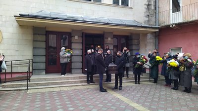 У Львові попрощалися із режисером Романом Віктюком У Львові попрощалися із режисером Романом Віктюком