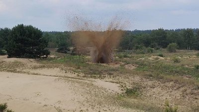 У дворі черкаської багатоповерхівки знайшли боєприпас У дворі черкаської багатоповерхівки знайшли боєприпас