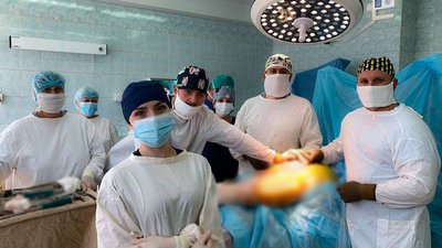 У Долинській центральній лікарні вперше зробили операцію з заміни суглоба