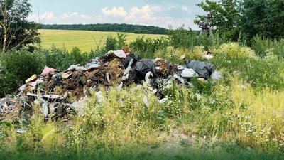 Мільйон гривень збитків, шкода довкіллю, забруднення земель, засмічення земель
