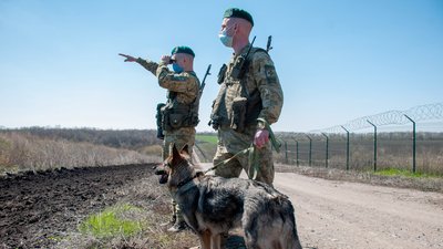 Підозрювані в колабораціонізмі, зброя й наркотики: прикордонники Чернігівщини підсумували свою роботу за 2022 рік